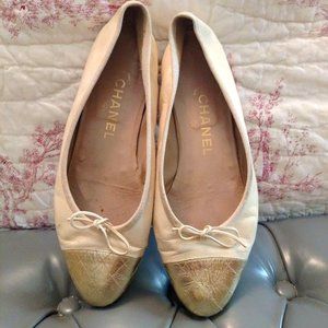 CHANEL LEATHER BALLET FLATS